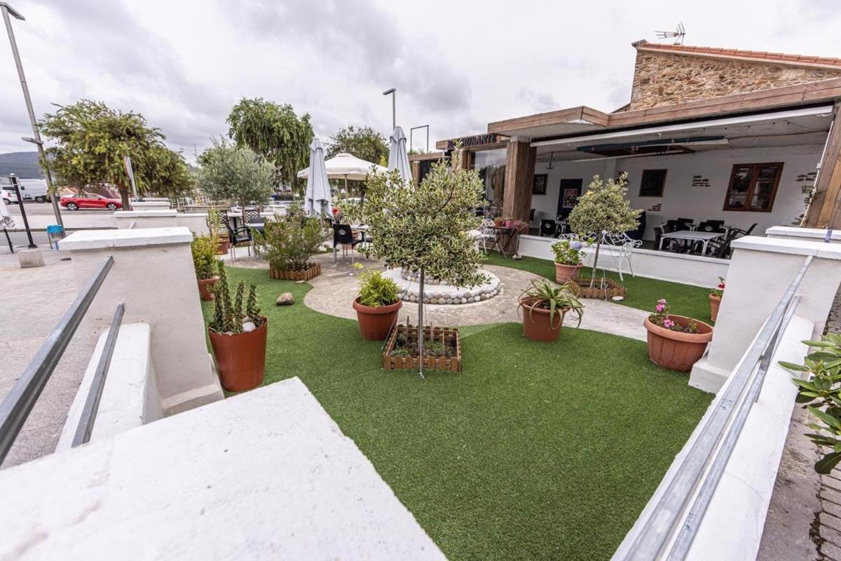 Hotel Puerto Arnela กามาริญาส ภายนอก รูปภาพ