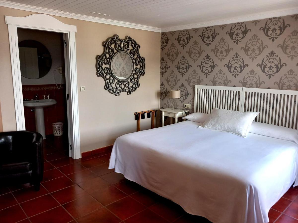 Hotel Puerto Arnela กามาริญาส ภายนอก รูปภาพ